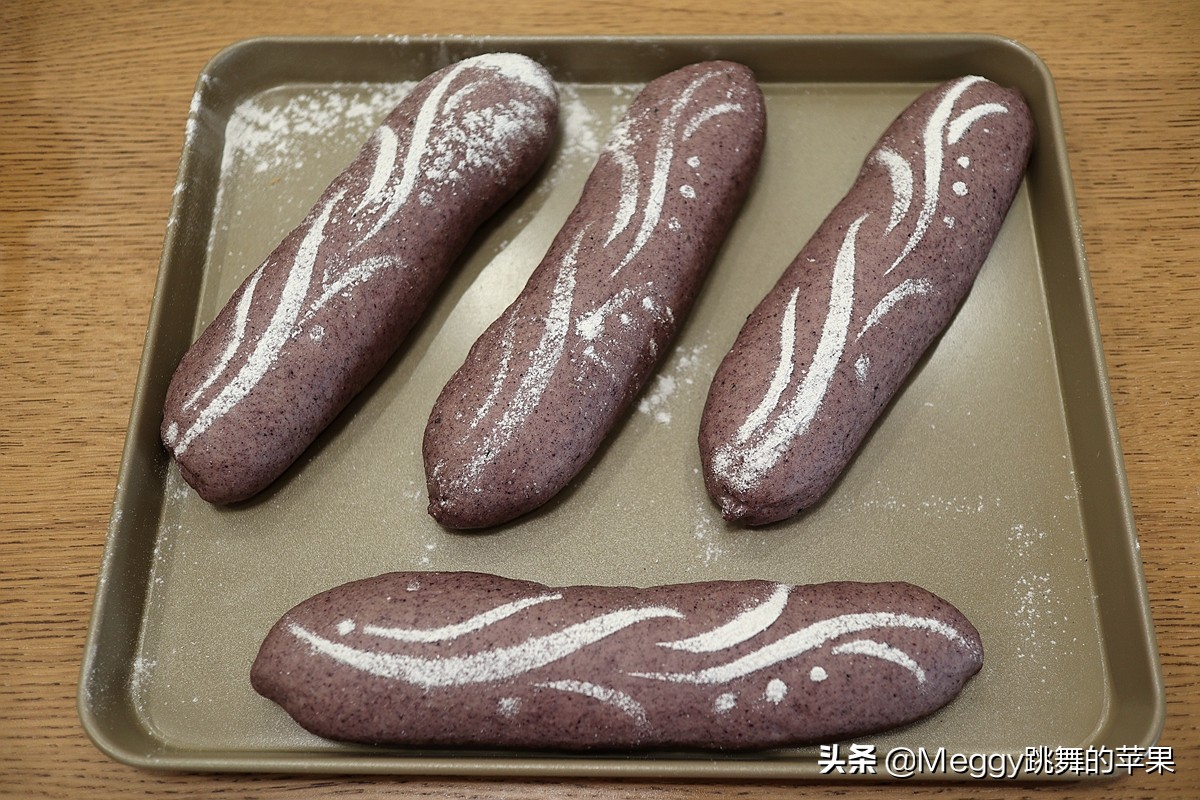 天热吃这种面包，烤1炉吃2天，黑米软欧中加这料，儿子直夸好吃