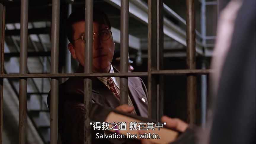 历时27年，他凭借2把小石锤、4张美女海报，逃离肖申克监狱