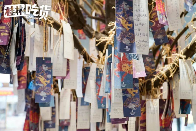 火遍全国的明星茶饮本宫的茶开到桂林了！凭口袋茶掀起了排队潮流