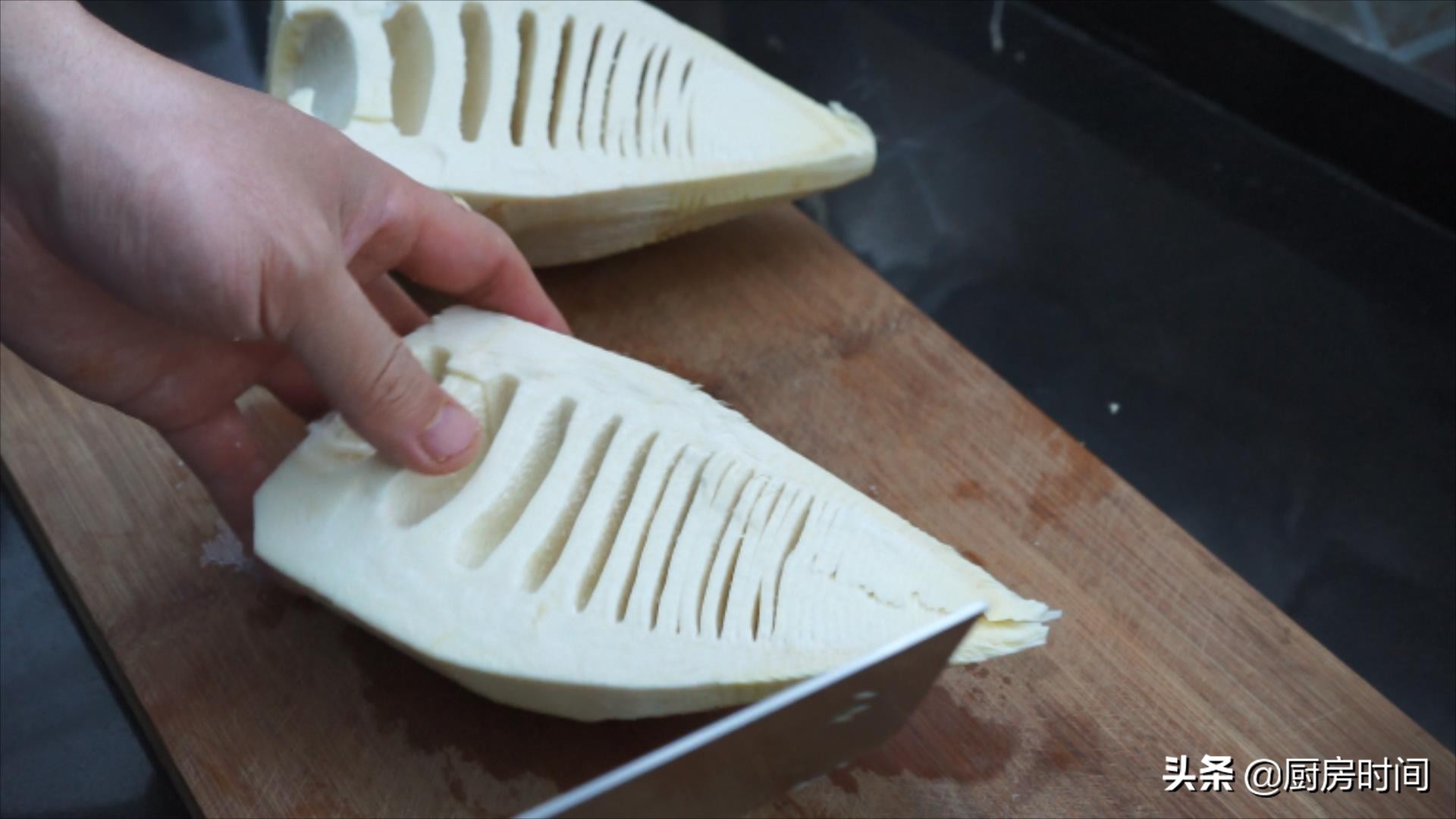 已经炒好的竹笋苦的怎么去除苦味,新鲜竹笋焯水后有苦味能泡一夜吗