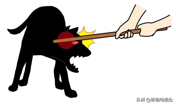 女子报警说家门口有恶犬,女子报警家门口有恶犬