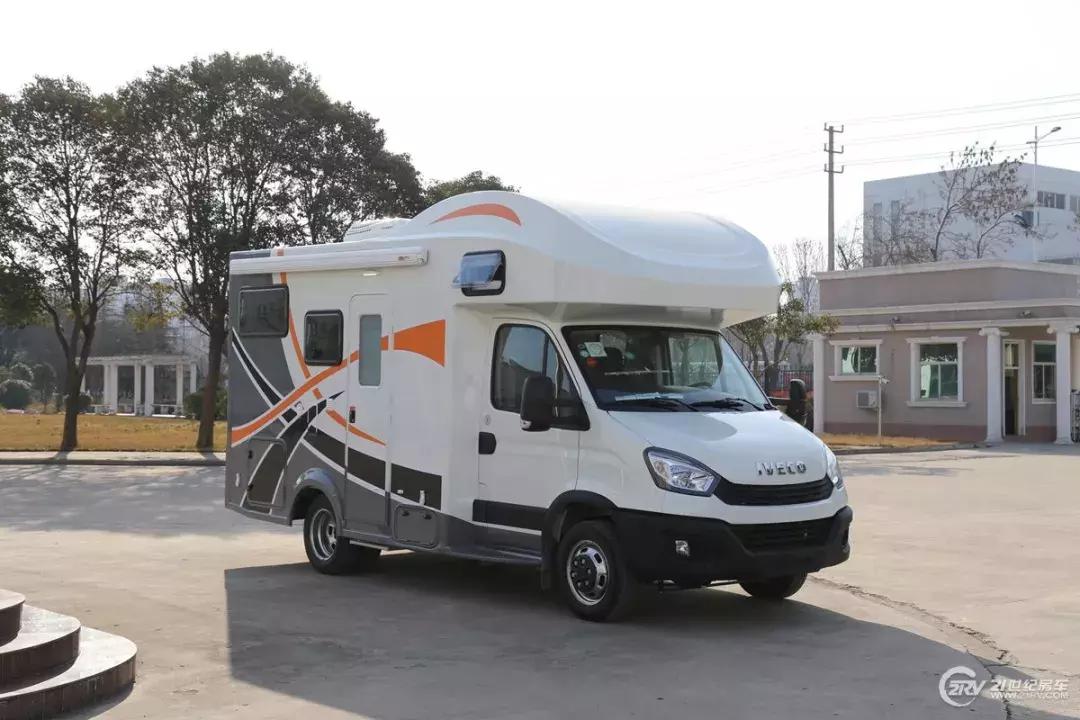 经济实用型7座4驱房车价位,b型房车u型会客区