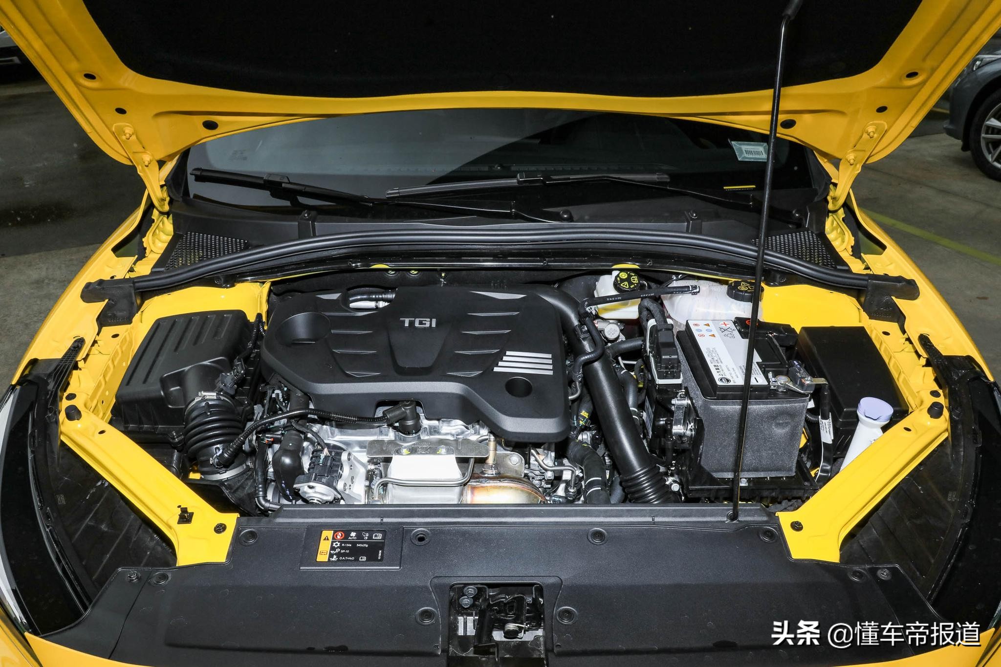 名爵mg5180dvvt青春旗舰版对比帝豪,名爵mg5自动挡中配1.5l2023款落地价