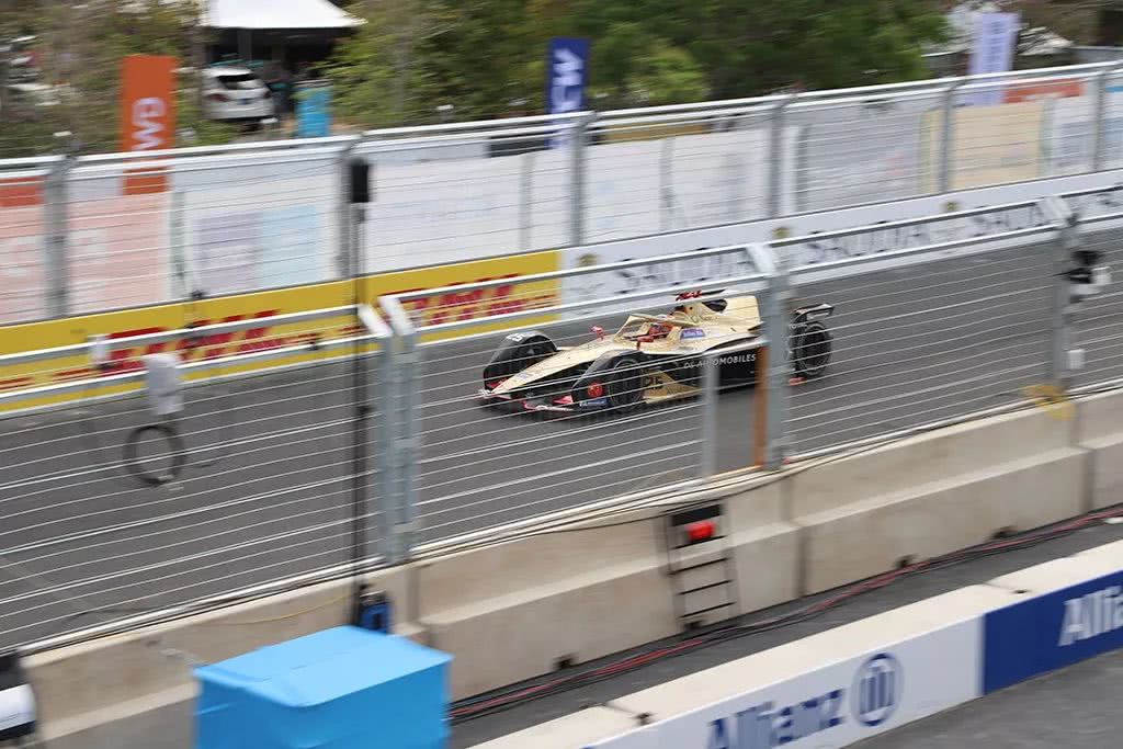 这车空间窄、没空调，只能躺着开，为啥一群男人都想开？