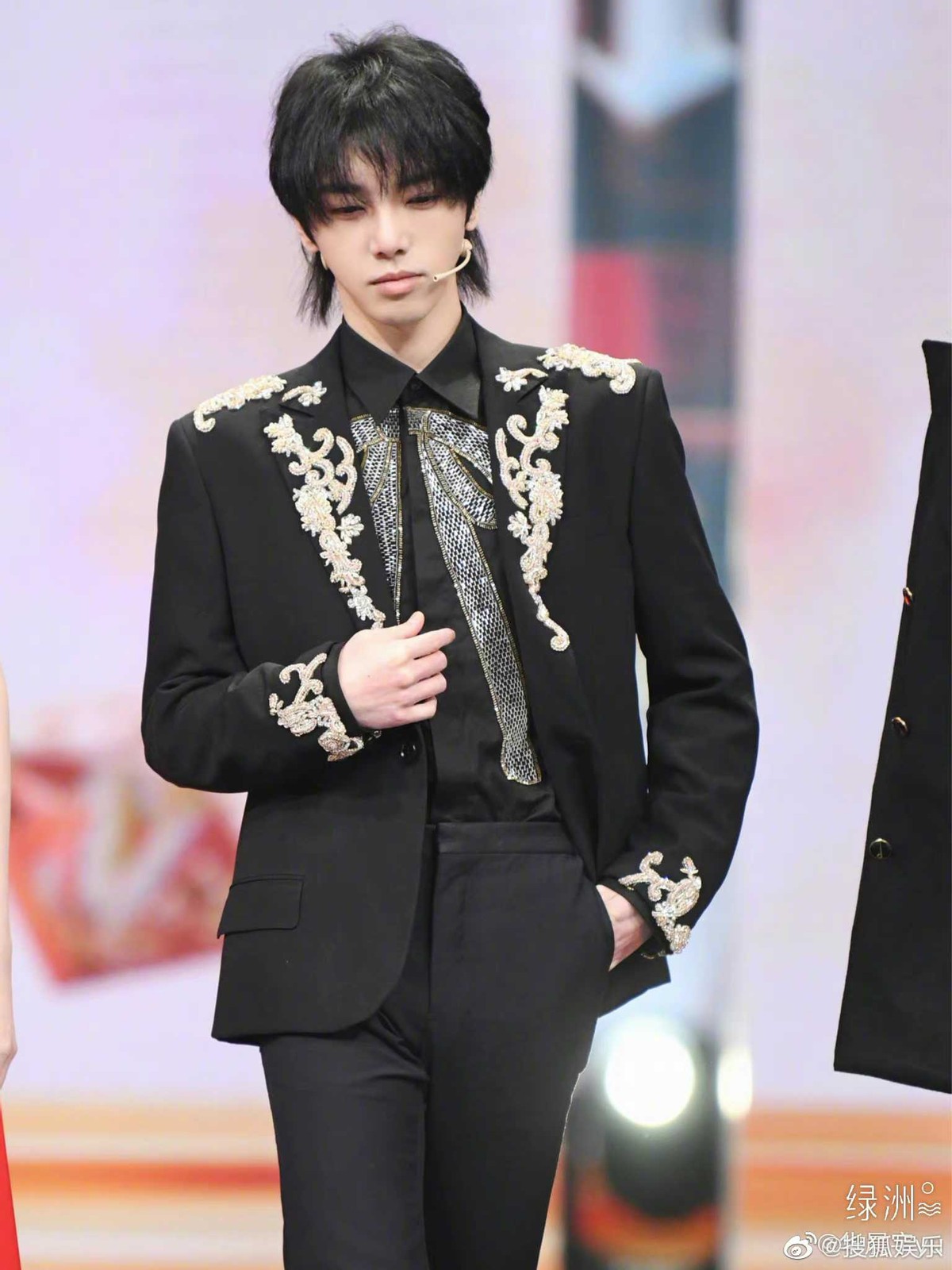 华晨宇又塌房？整容照片曝光，网友：就因为没续约？