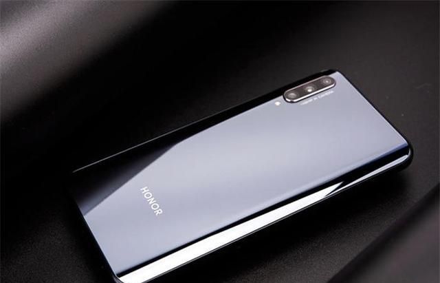 华为手机目前最值得入的一款,华为手机买那么贵对得起价格吗