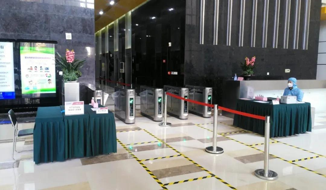 喜报荣获物业管理示范小区,正弘物业福利好不好