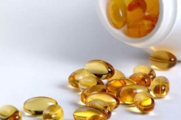 婴儿吃鱼肝油拉绿便正常吗,婴儿吃鱼肝油的功效与作用及用法