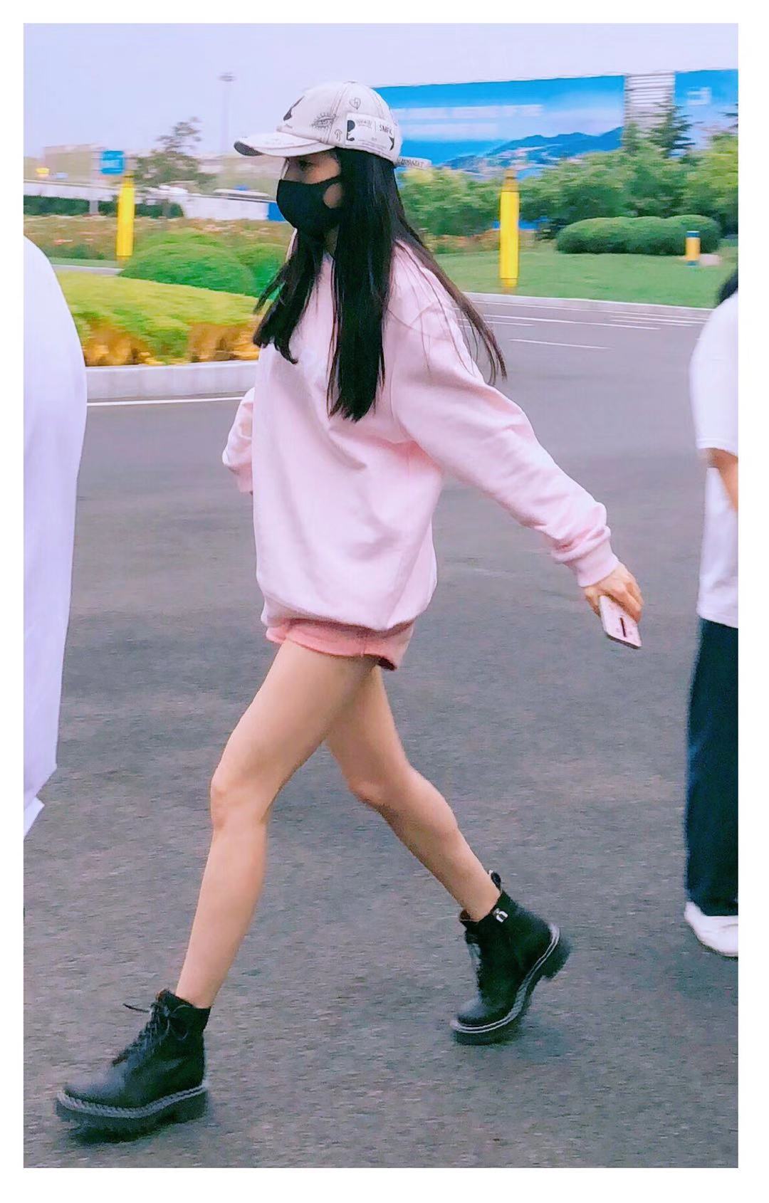 腿不算短但穿衣服就不好看,腿不直穿什么短裤好看