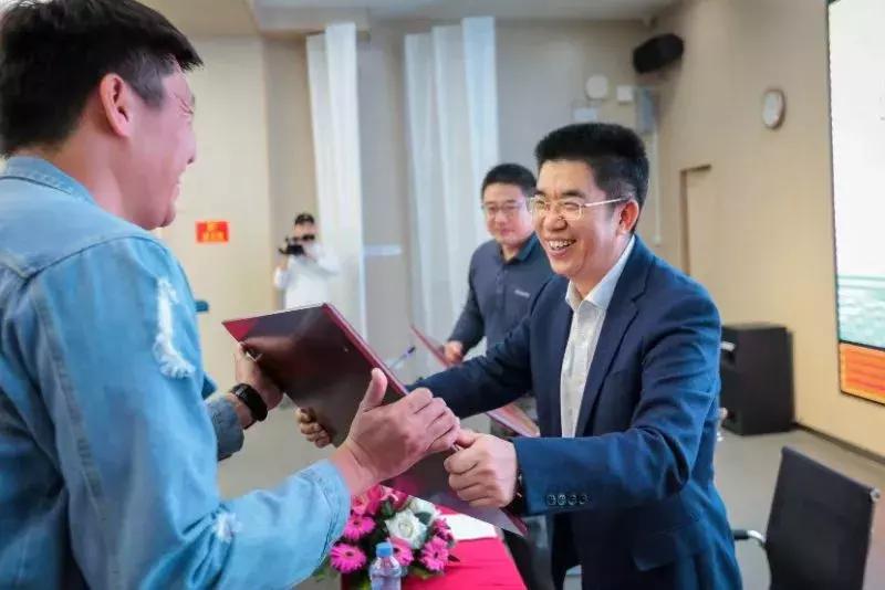 健康第一校园足球,健康第一天天锻炼