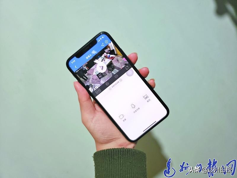 监控摄像头半夜的诡异现象,女子半夜摄像头拍下诡异一幕