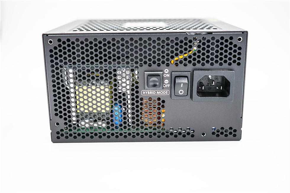 追风者217xe可以装几个硬盘,追风者pk217xe风道解析