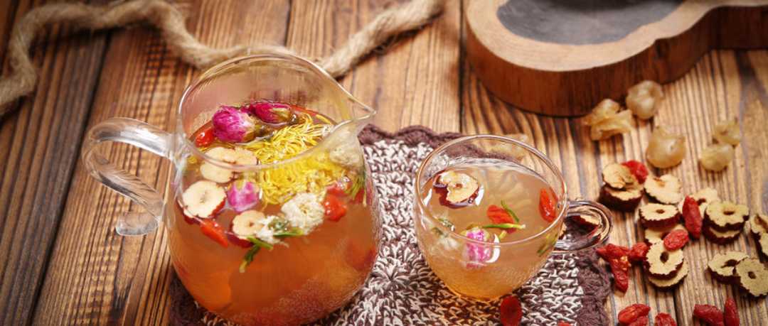 百合和大枣枸杞一起泡水喝,茯苓山药红枣水养肝解郁