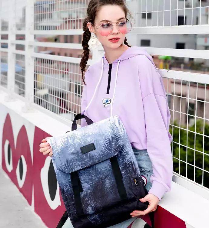 百搭通勤双肩包,这款双肩包是百搭神器