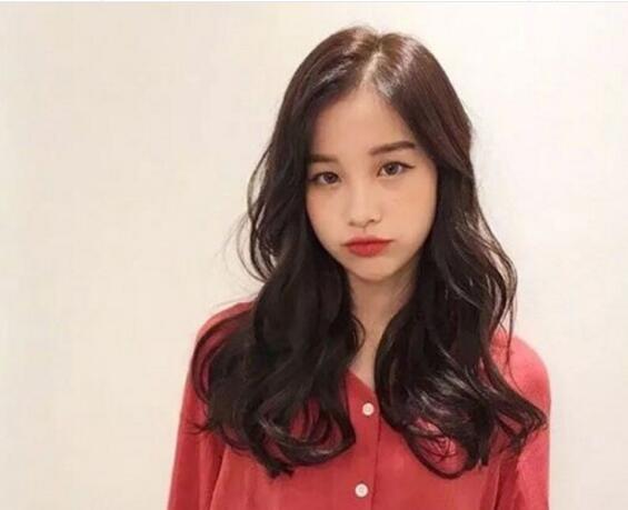 最流行的烫发发型减龄,女发型2020流行烫发全烫