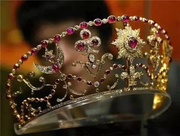 宝石红宝石原石,宝石之王红宝石