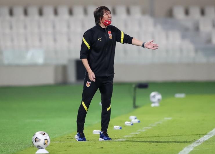 回顾国足精彩表现武磊双响绝杀,国足武磊进球得分