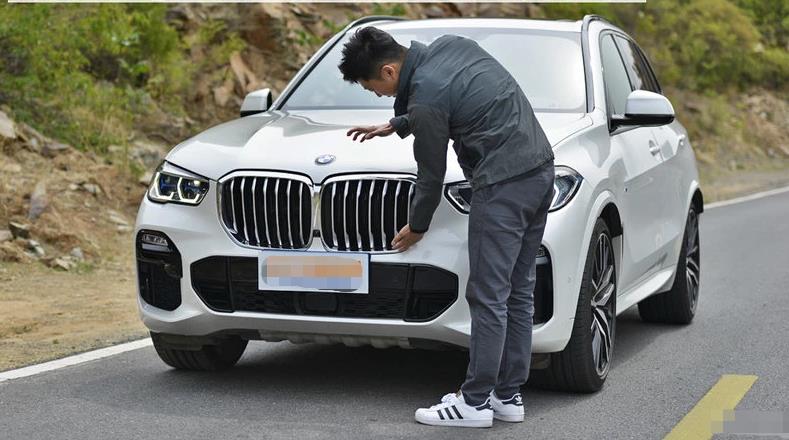 60万买了一辆大众途锐,68万提了宝马