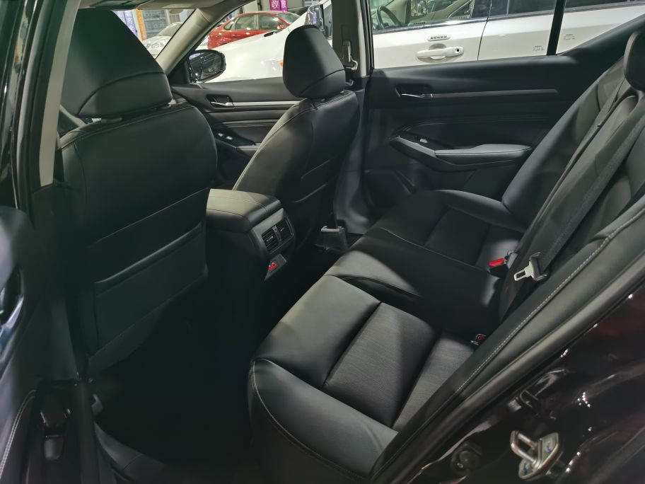 买09年的天籁公爵还是17年的天籁,当年天籁公爵多少钱