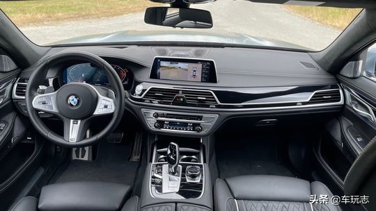 试驾宝马7系740li行政豪华版,宝马7系7402022款