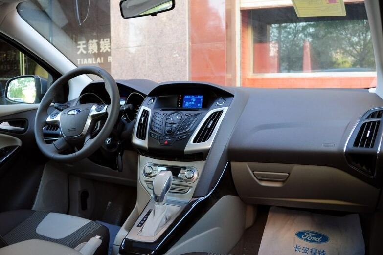 6万公里车况正“年轻力壮”的12款三厢福克斯5万多划算吗