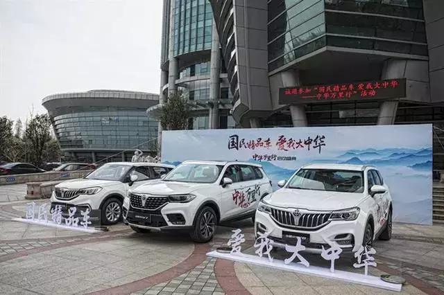 试驾丰田亚洲龙混动旗舰版,丰田亚洲龙对比雷克萨斯es试驾