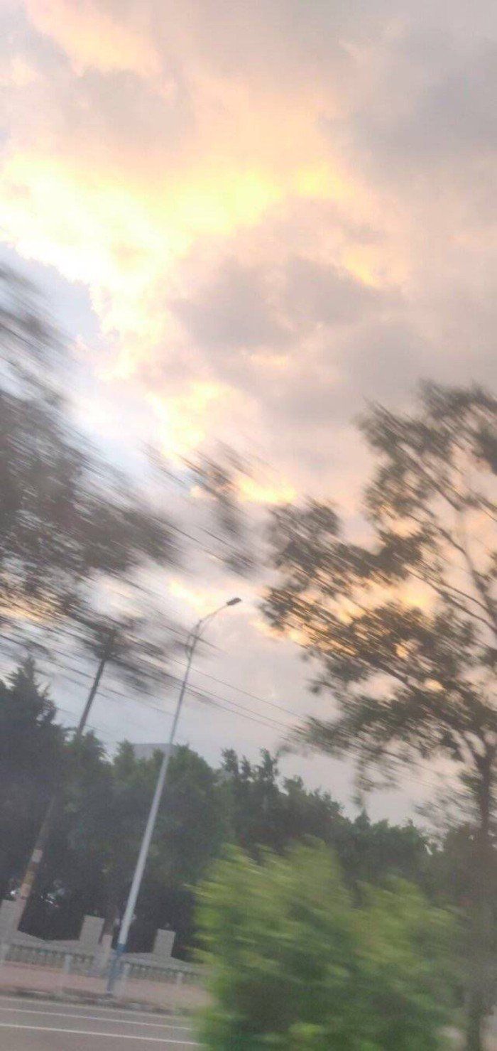 你最舍不得换的壁纸,朋友圈背景图插画