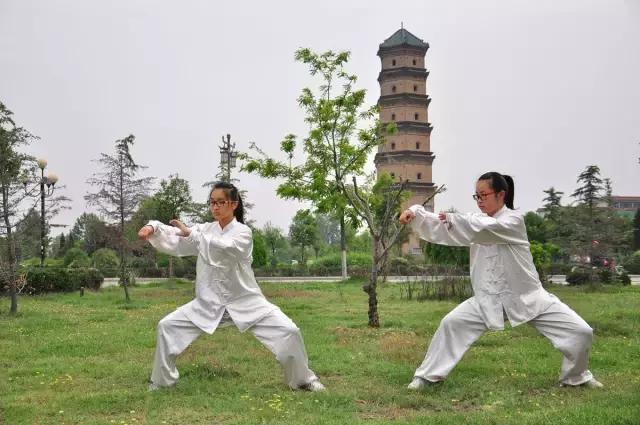 练好这几个动作成为高手,练好太极拳的100个细节