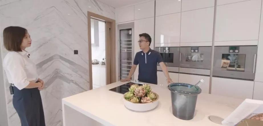 住1万楼是什么体验,住进超大豪宅是什么体验