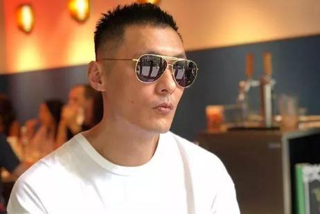 男发两边炸毛如何剪,男生发质细软塌适合怎么剪