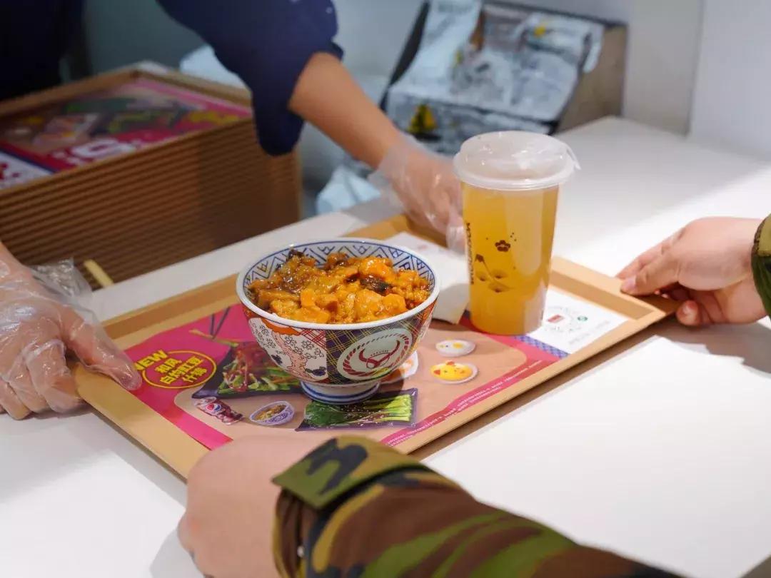 吉野家新品大口烧牛丼饭,吉野家日式饭