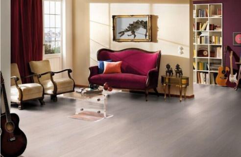 家里地板颜色太难看了?30老师傅教你4种方法,省钱还变好看