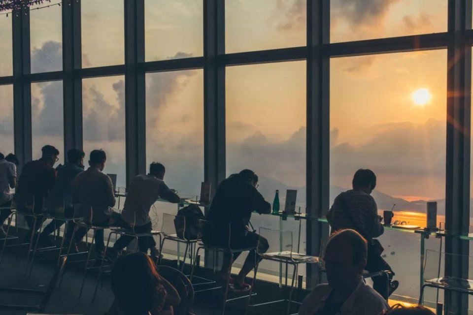 漫步香港街头感受港岛风景,逛整个香港要多长时间
