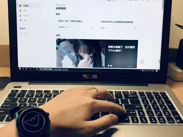 阿玛尼智能腕表第五代,阿玛尼智能手表第四代art5006