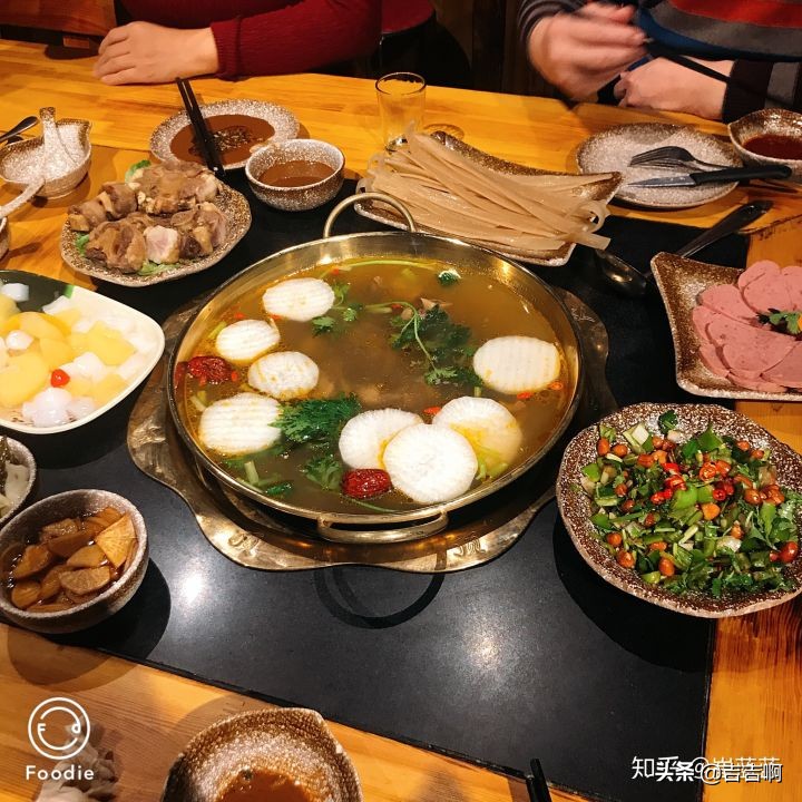 在东北吃饭是一种什么体验,跟东北人吃饭是什么体验