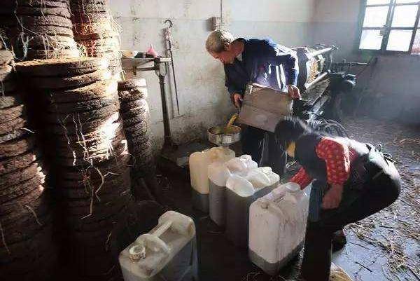 农村自榨花生油的危害,农村小作坊花生油有毒吗