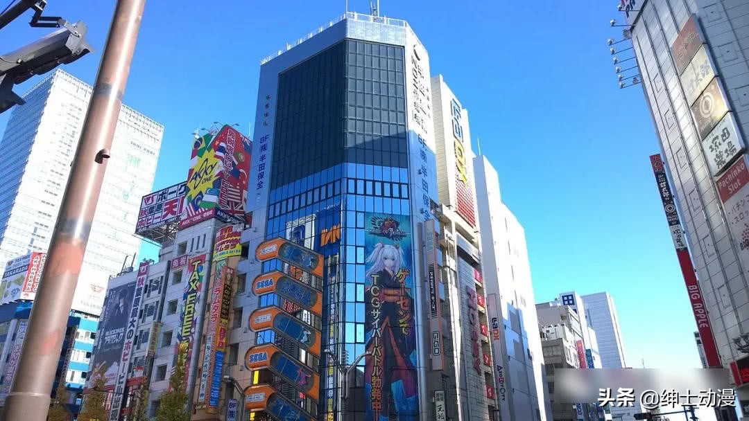 你那么有钱，为什么还要看盗版？因为我看不起正版！