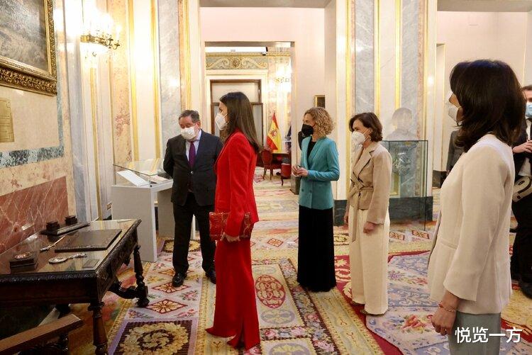 西班牙王后穿什么颜色的衣服好看,西班牙王后职场穿搭女