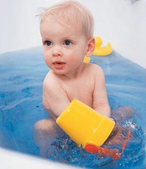 小孩身上起湿疹能用艾叶水洗么,孩子脸上起湿疹可以沾水吗