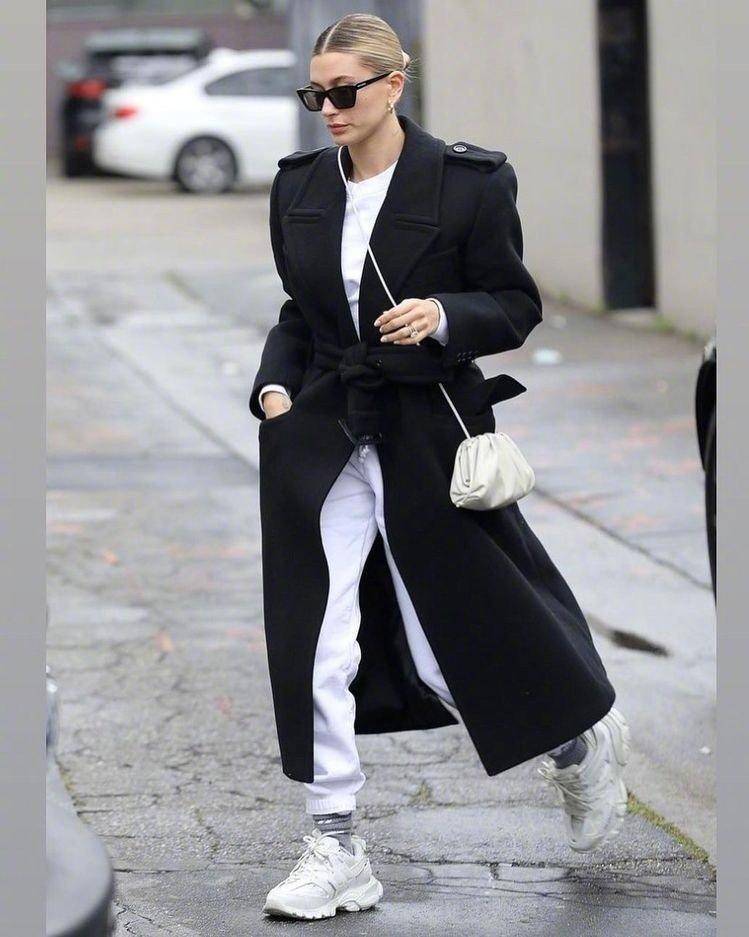 海莉冬季卫衣搭配,海莉穿搭冬季