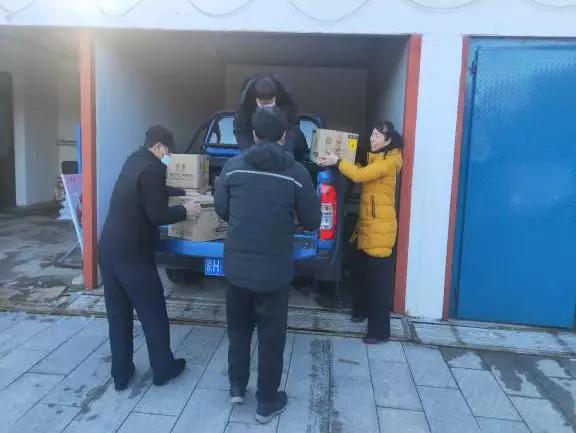 众志成城抗击疫情爱心捐赠暖人心,同舟共济抗疫情爱心捐助暖人心