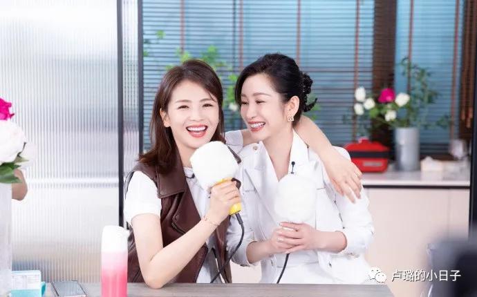 被秦海璐穿过的那些牌子，简直就是中年姐姐穿搭的模版