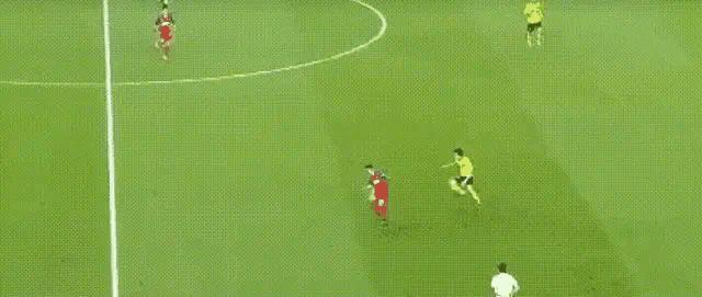 笑了半天！从2张图看中国足球的变迁，后者演绎“无球胜有球”