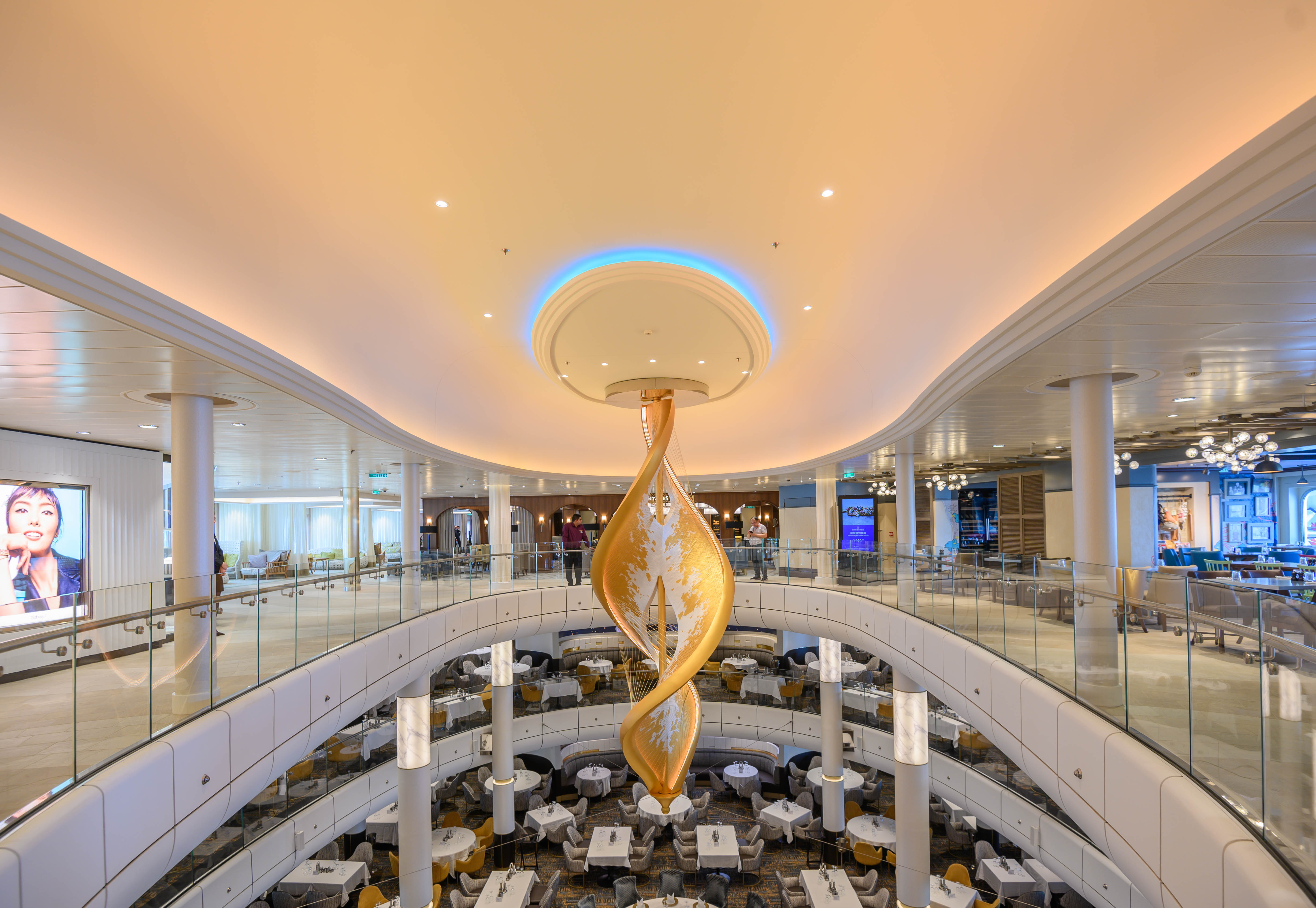 世界第一艘豪华邮轮,世界最大豪华邮轮首航