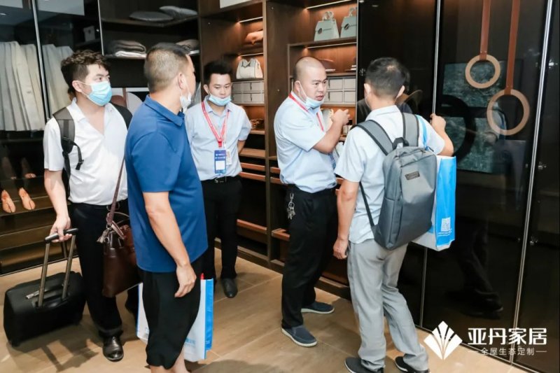 亚丹家居全屋整装怎么样,亚丹衣柜用的哪个厂家的板材