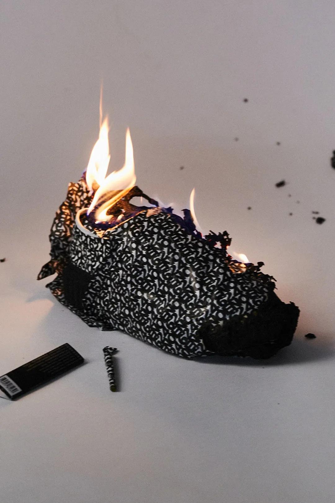 每周联名X讯|镂空外底也太帅了吧，感觉穿上去都能飞起来了