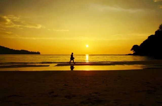 卡马拉海滩周边的度假村,卡马拉海湾全景