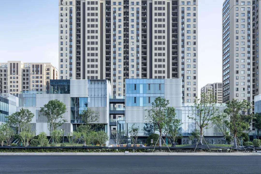 商业街与独栋商业的结合——立方长廊|CLOUArchitects