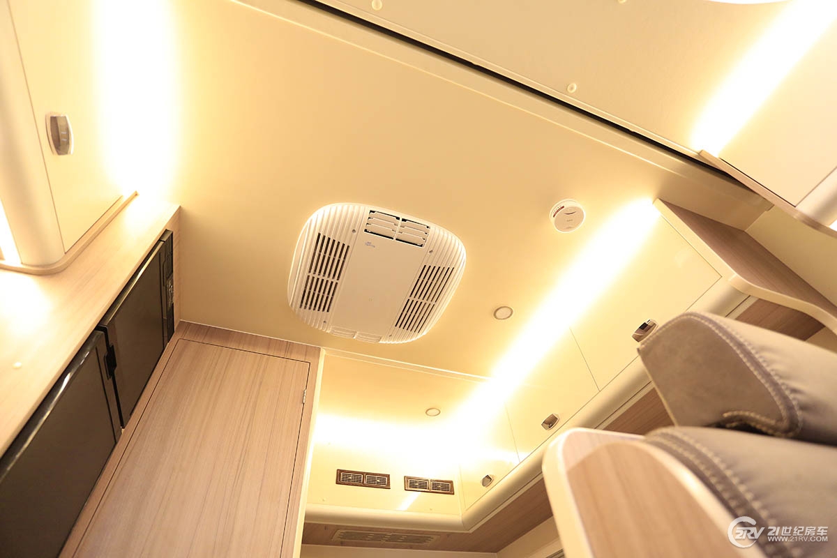 中天房车新季风畅游款,最新版的大通t型房车价格