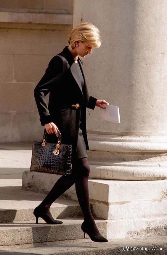 dior必买十大经典包,dior17年出了哪些款包包